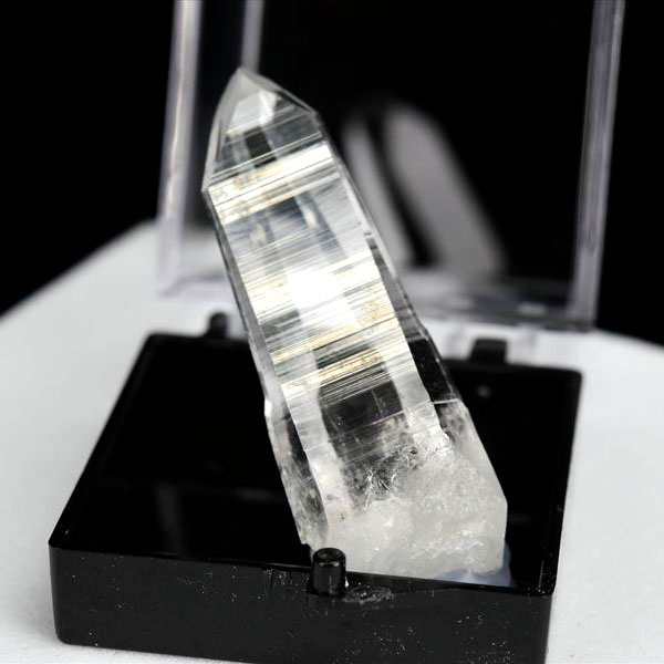 特大サイズ・動画あり】パイライト 立方体結晶 クラスター原石｜直輸入