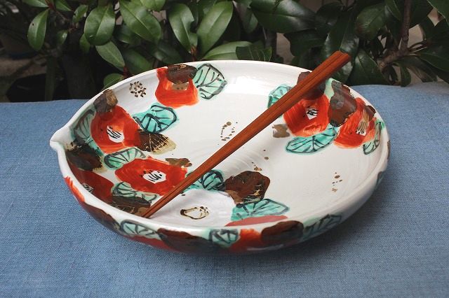 岐阜県土岐市の和田一人（芳洲窯）の色絵椿8寸片口鉢 うつわ家膳