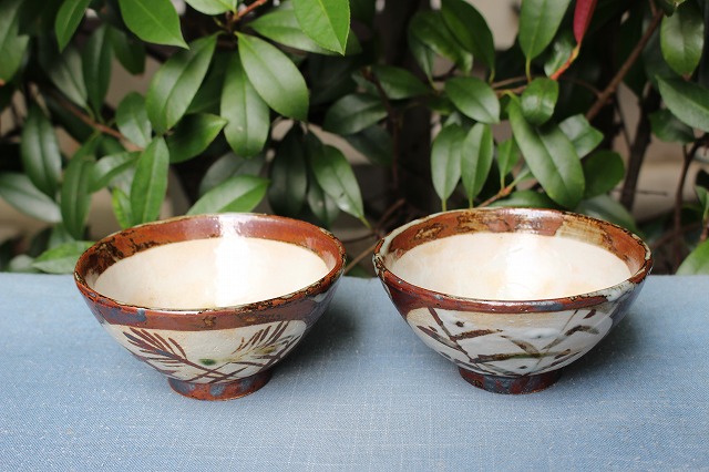 岐阜県土岐市の中垣連次さんの鉄絵草文和み碗 うつわ家膳｜人気作家