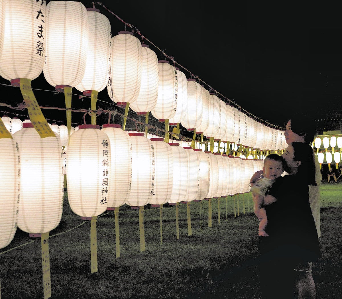 静岡：「万灯みたま祭」鎮魂の灯ともす静岡・県護国神社：地域ニュース