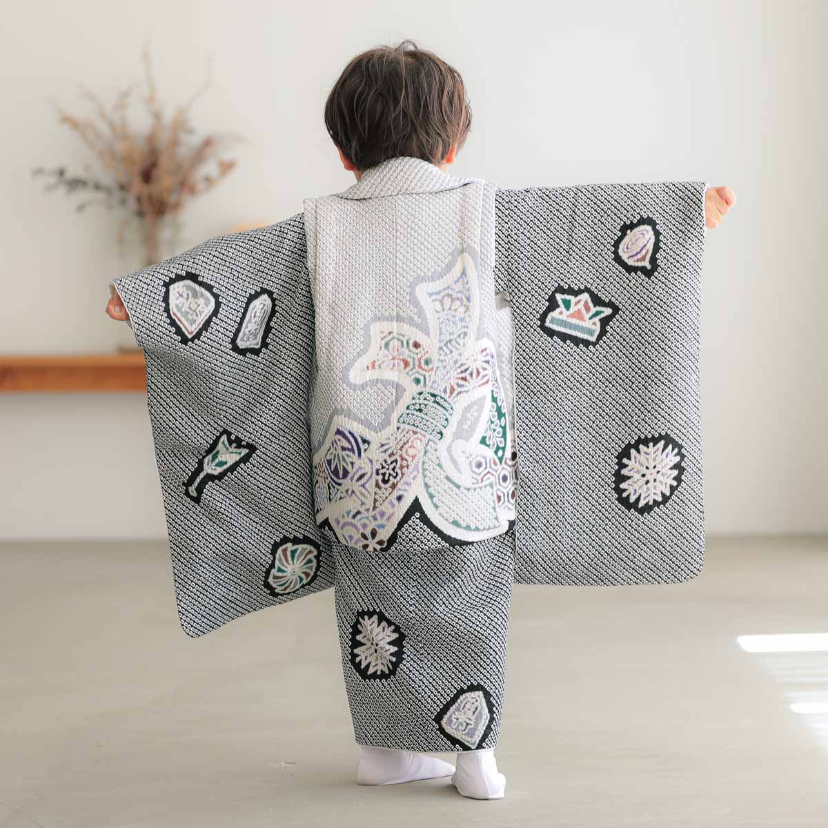 七五三被布 : K208 【三歳男児被布】【正絹】総絞り グレー熨斗目×黒