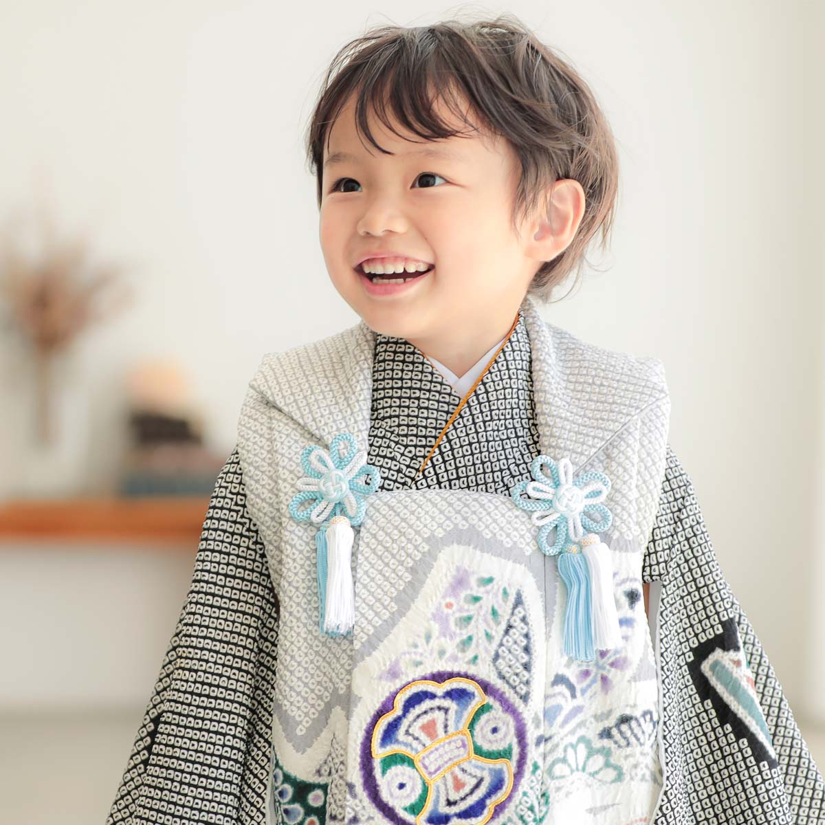 七五三被布 : K208 【三歳男児被布】【正絹】総絞り グレー熨斗目×黒