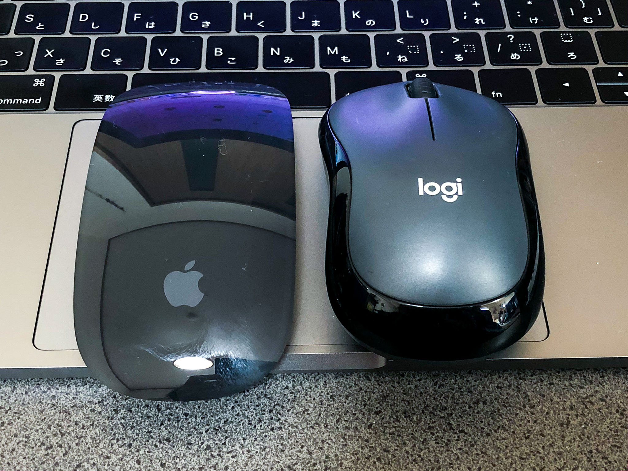 Apple Magic Mouse 2 スペースグレイ - 晴れ時々ジャズ、雨のちカメラ