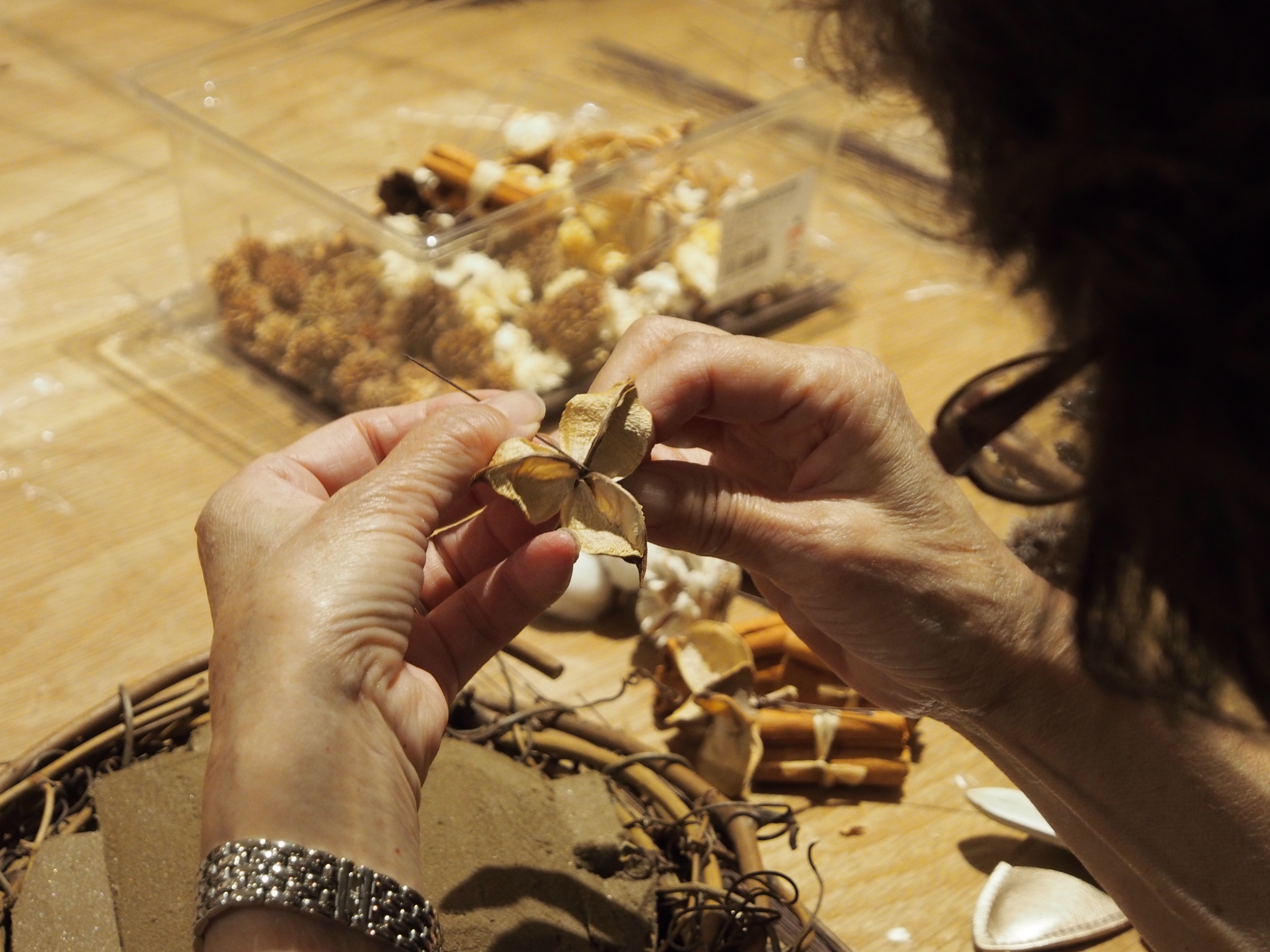 あふれる秋の実りを感じて木の実のリースつくり | YUI 旅と 暮らしと