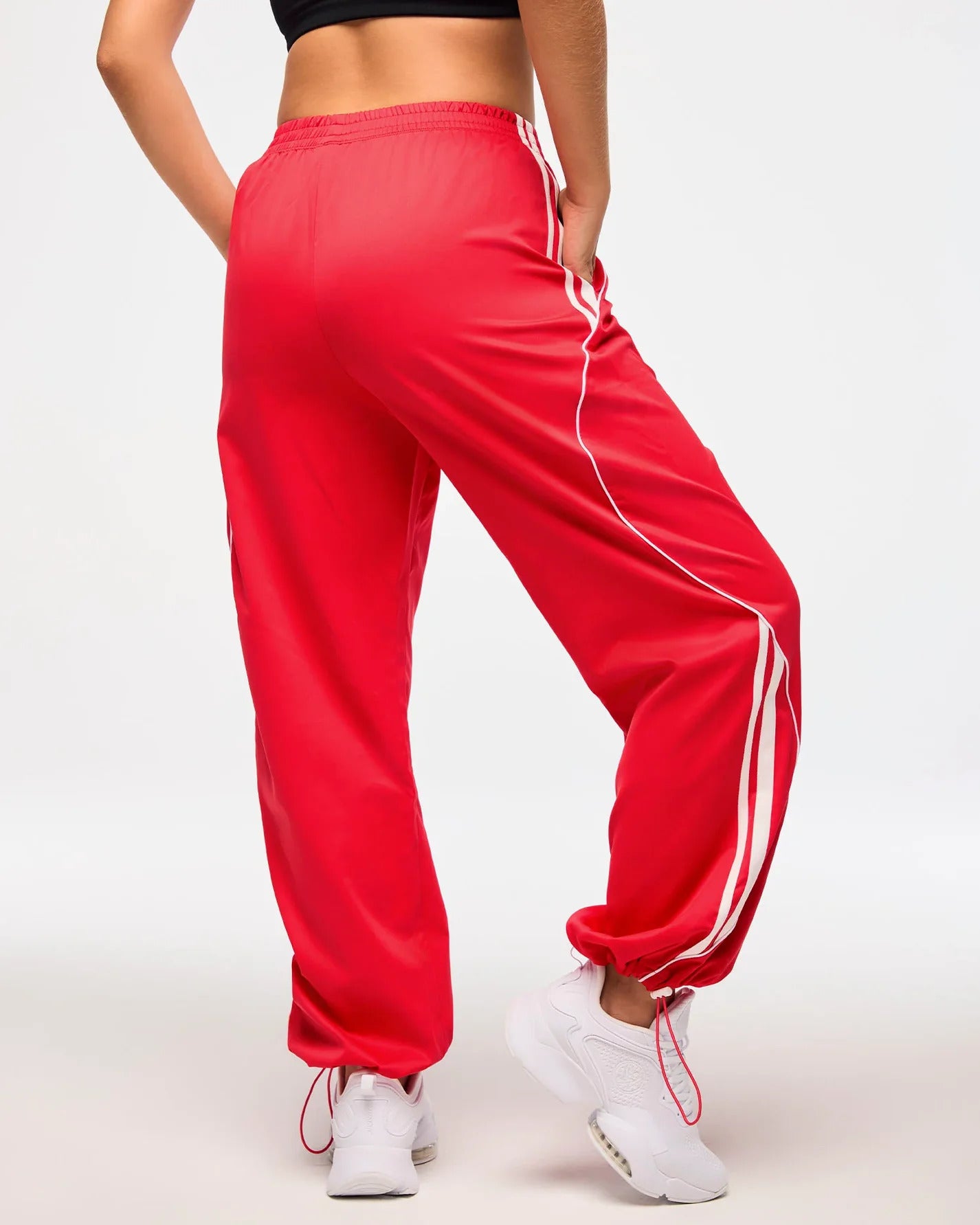 Zumba Haus Curvy Woven Track Pants Z13 – Zumbawearcanada
