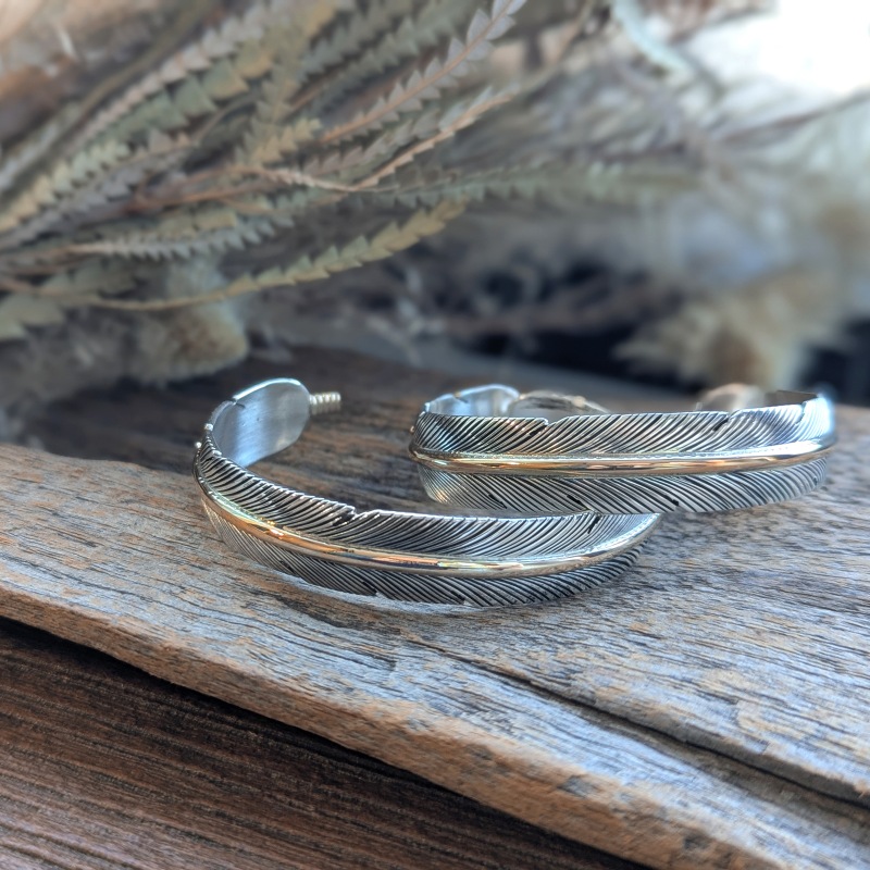 ◇sizeM ハーヴィーメイス 12KGF フェザーバングル｜マライカ公式通販