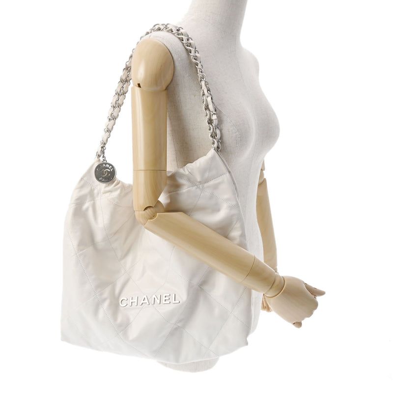 シャネルシャネル 22 スモールバッグ 白 シルバー金具 レディース