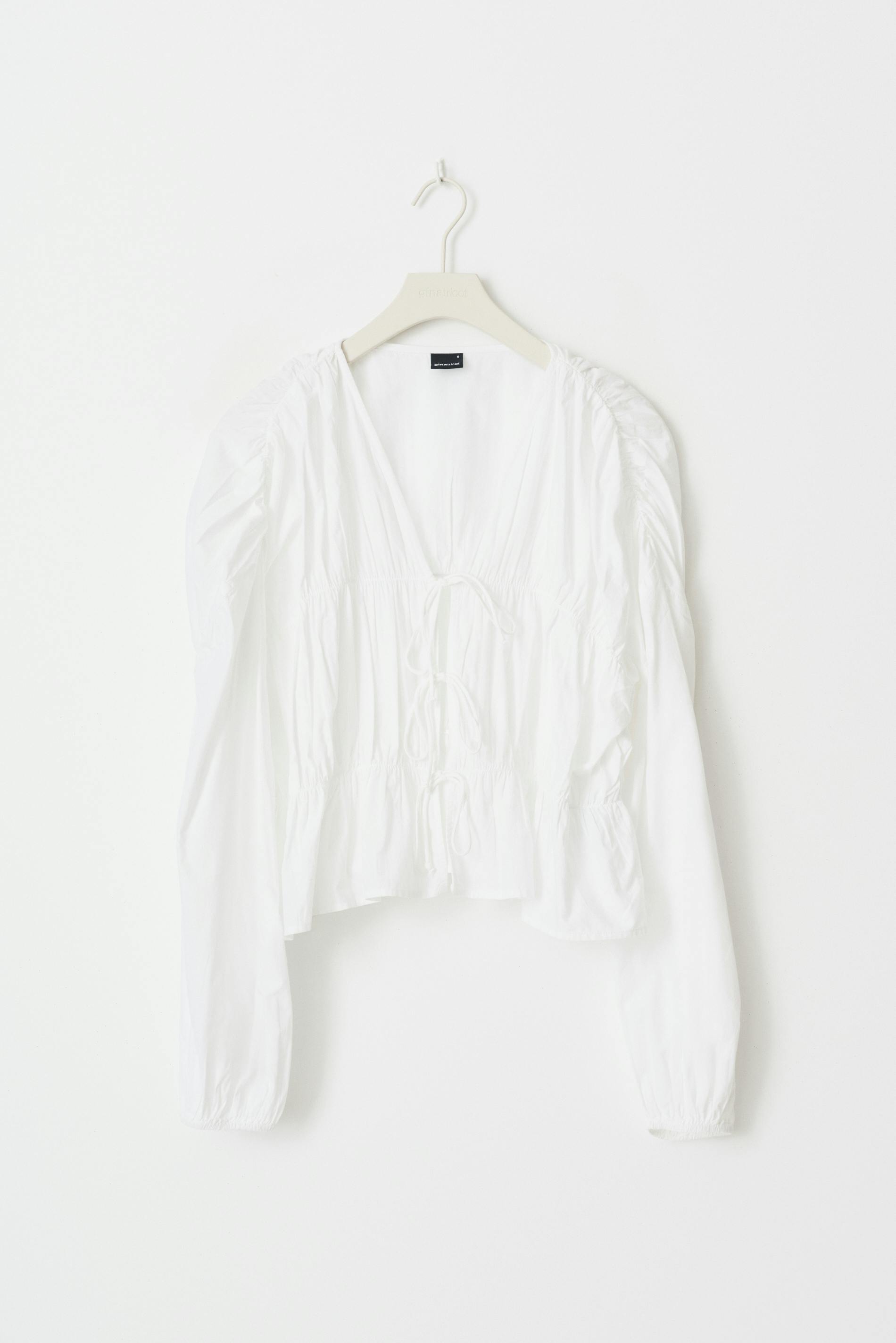 Acka. puffy gather blouse white