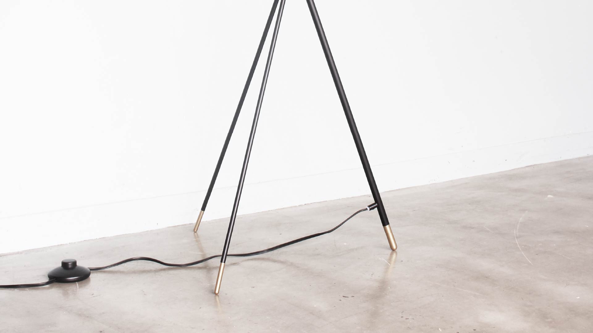 Arles アルル フロアランプ | 広告紹介商品 | 【公式】ディクラッセ