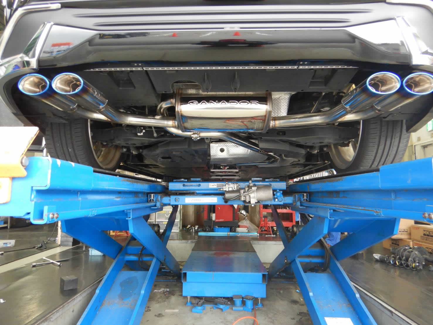 プリウス50系専用 マフラー(ガナドール・チタンカラー左右4本出し)を