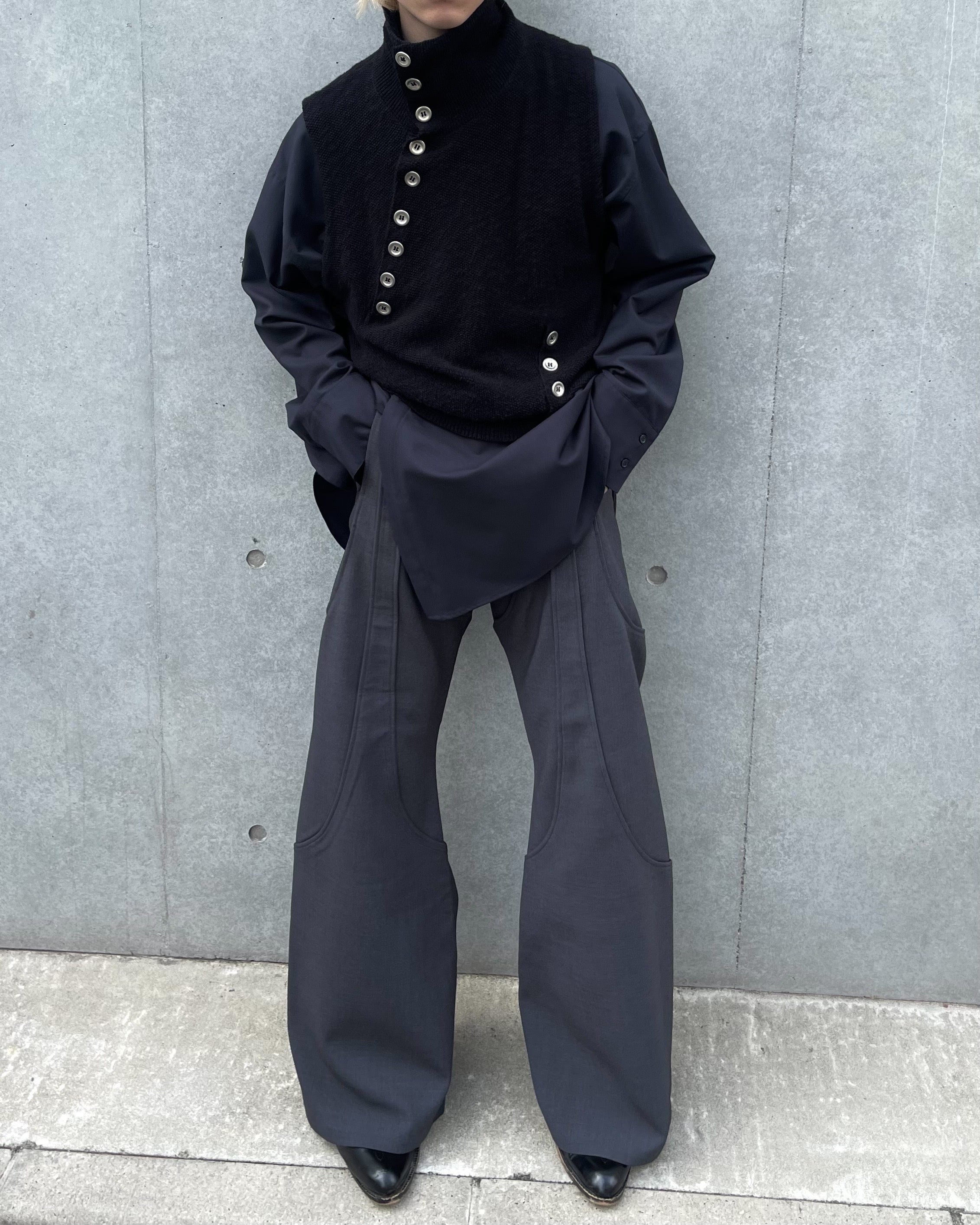 4TUCK FLARE PANTS – GOAT ESSENCE