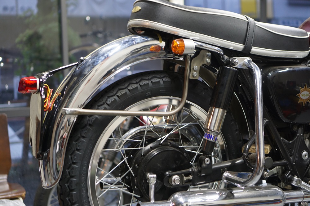 W650 フェンダーカスタムで英車風に | 後藤屋モーターワークス
