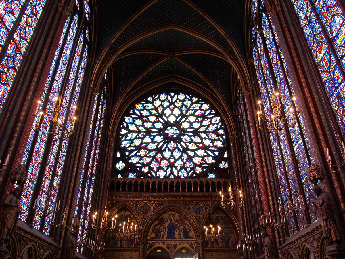 まるで巨大な万華鏡！ステンドグラスが美しすぎるパリの礼拝堂「サント