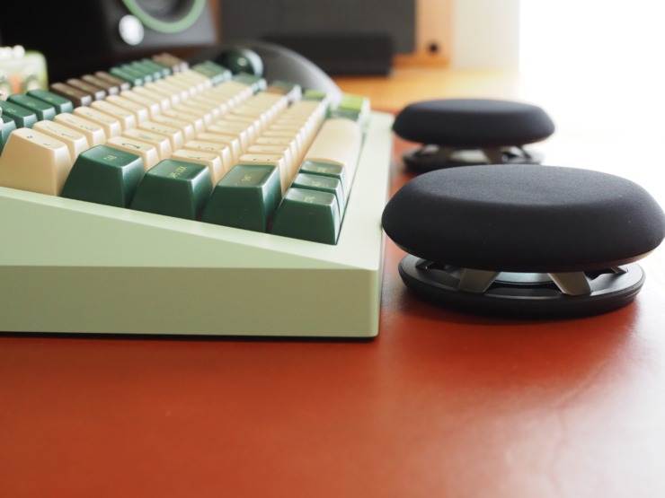 HOVER レビュー】柔軟なタイピングを実現する磁気浮上式パームレスト