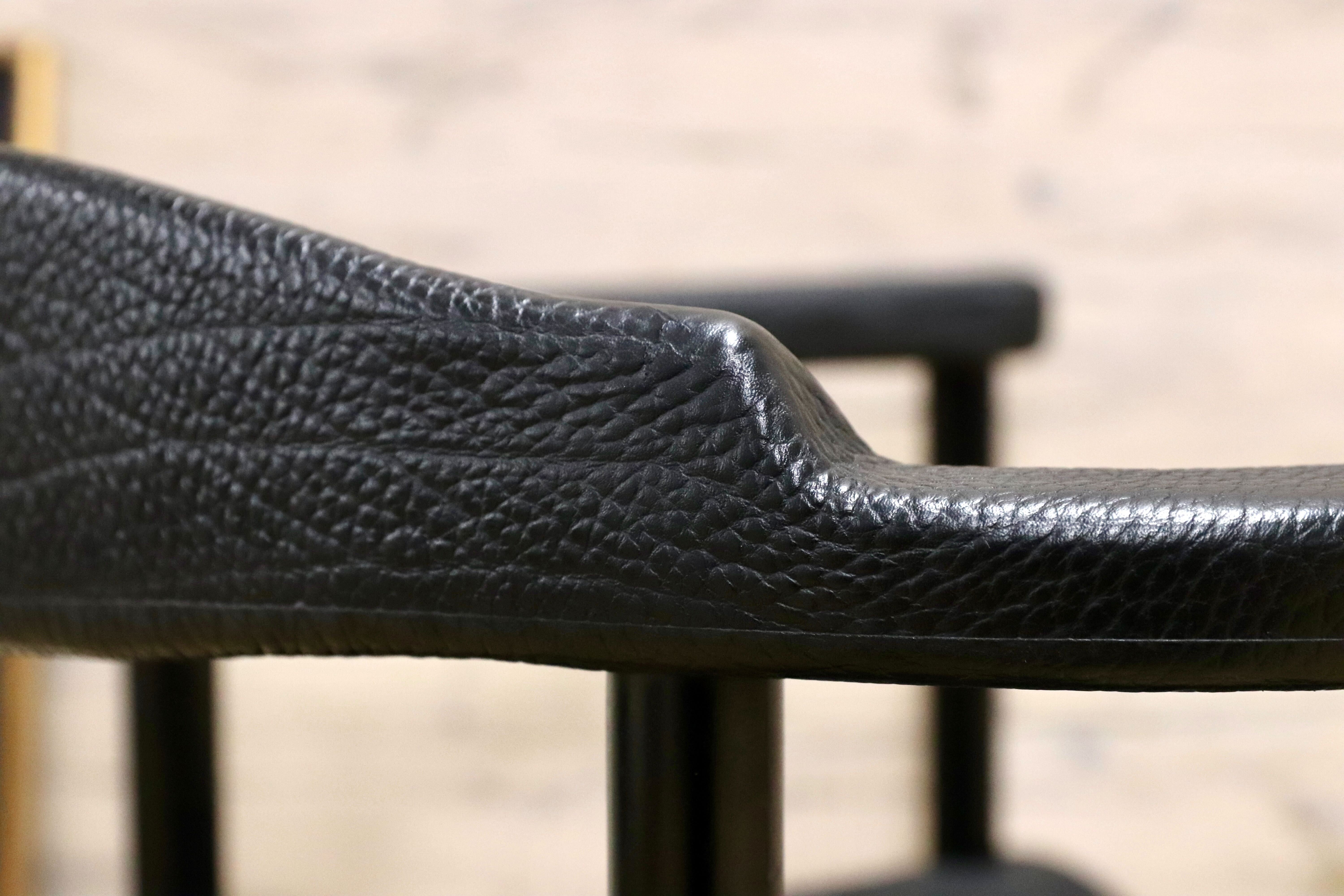 GMGK465B○レオナルド アームチェア ブラック スイス デザイナーズ家具