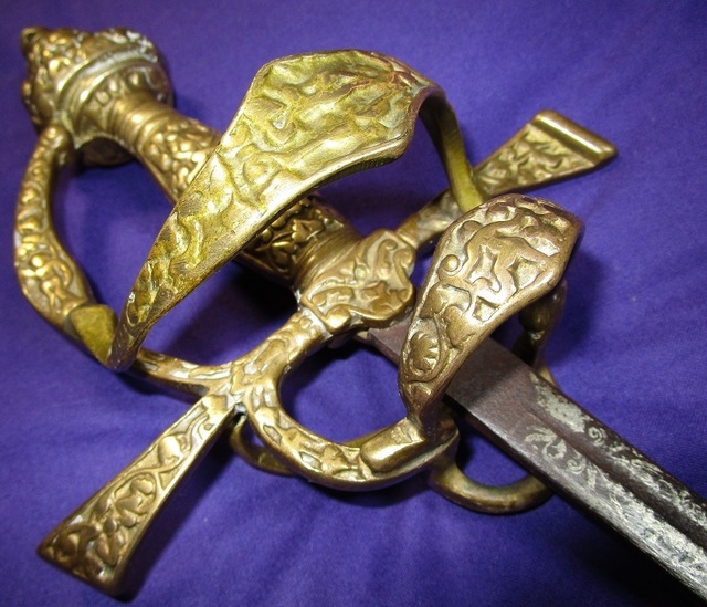 スウェプトヒルト・レイピア（アンティーク・イタリア） : 軍装品