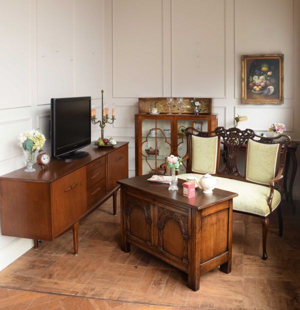 アンティークの英国家具、ミラー付きの美しいガラスキャビネット(q