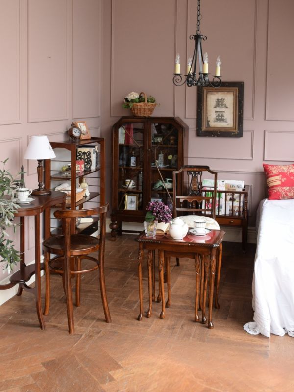 イギリスから届いたアンティークの椅子、ダブルループの背もたれが