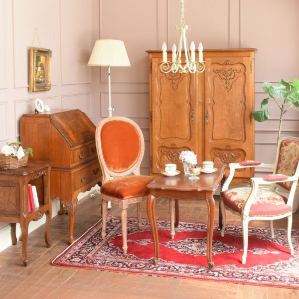 フランスから届いたアンティーク調の椅子、シャビーシックでおしゃれな