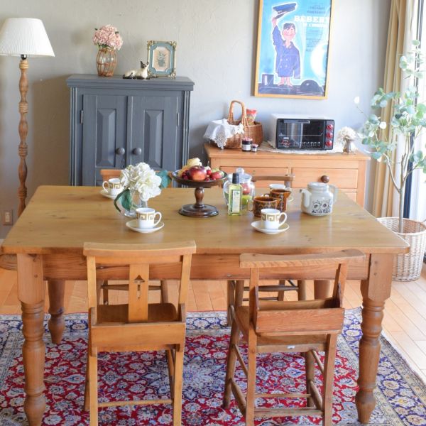 イギリスから届いたアンティークのおしゃれなテーブル、オールドパイン