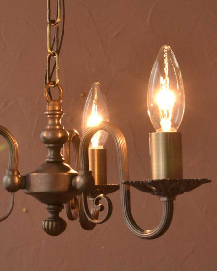 アンティーク風の真鍮製3灯シャンデリア（アンティーク色・電球なし
