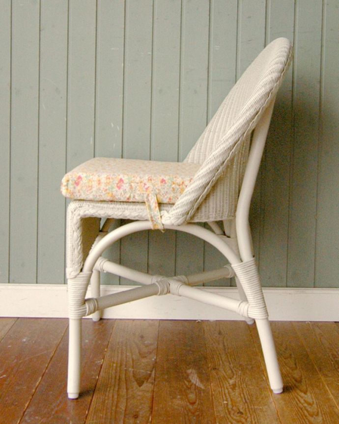 ロイドルームの椅子、8色から選べるHandleオリジナルのロイドルーム