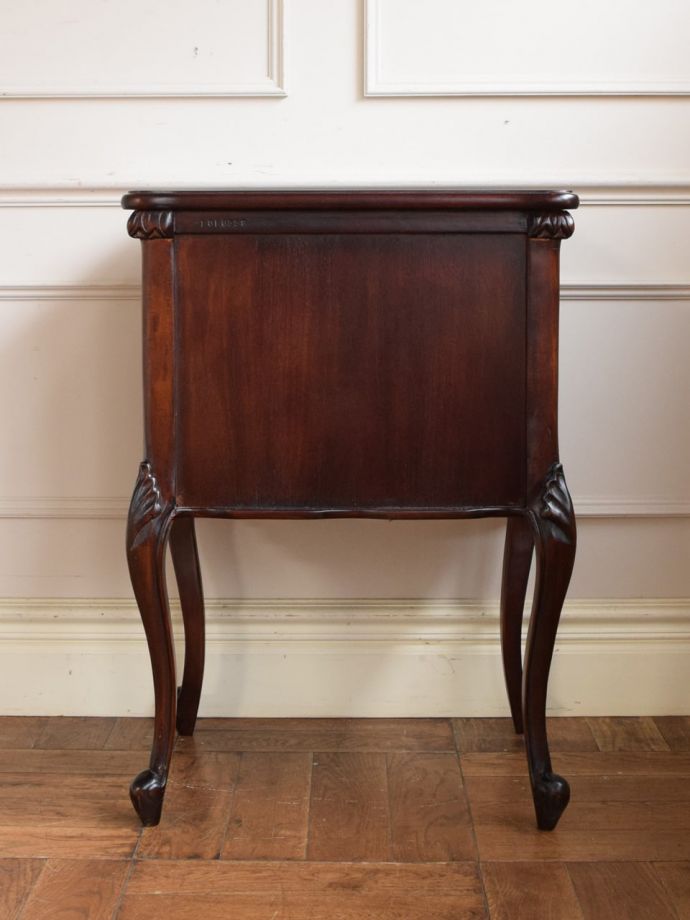 アンティーク風のおしゃれなサイドチェスト、優雅な猫足のスモール