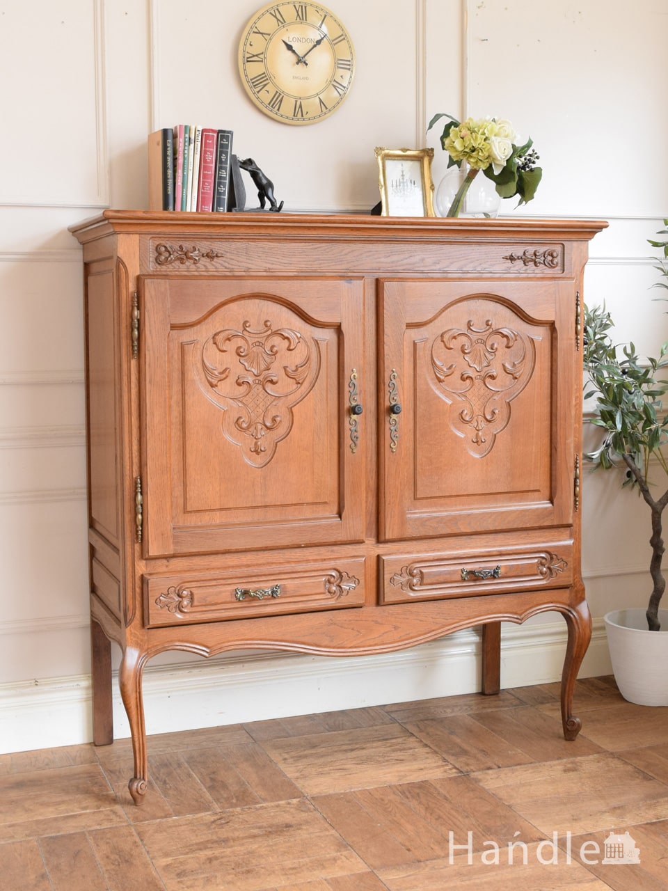 猫足がおしゃれなアンティーク家具、フランスから届いた素敵なサイド