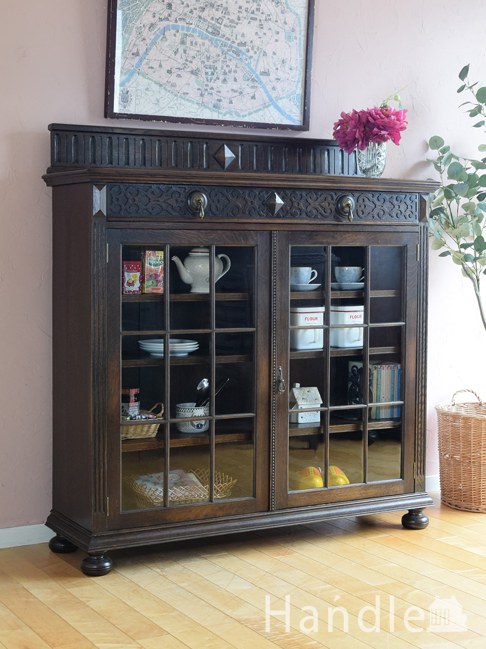 イギリスから届いた扉付き本棚、重厚さが漂うオーク材のアンティーク