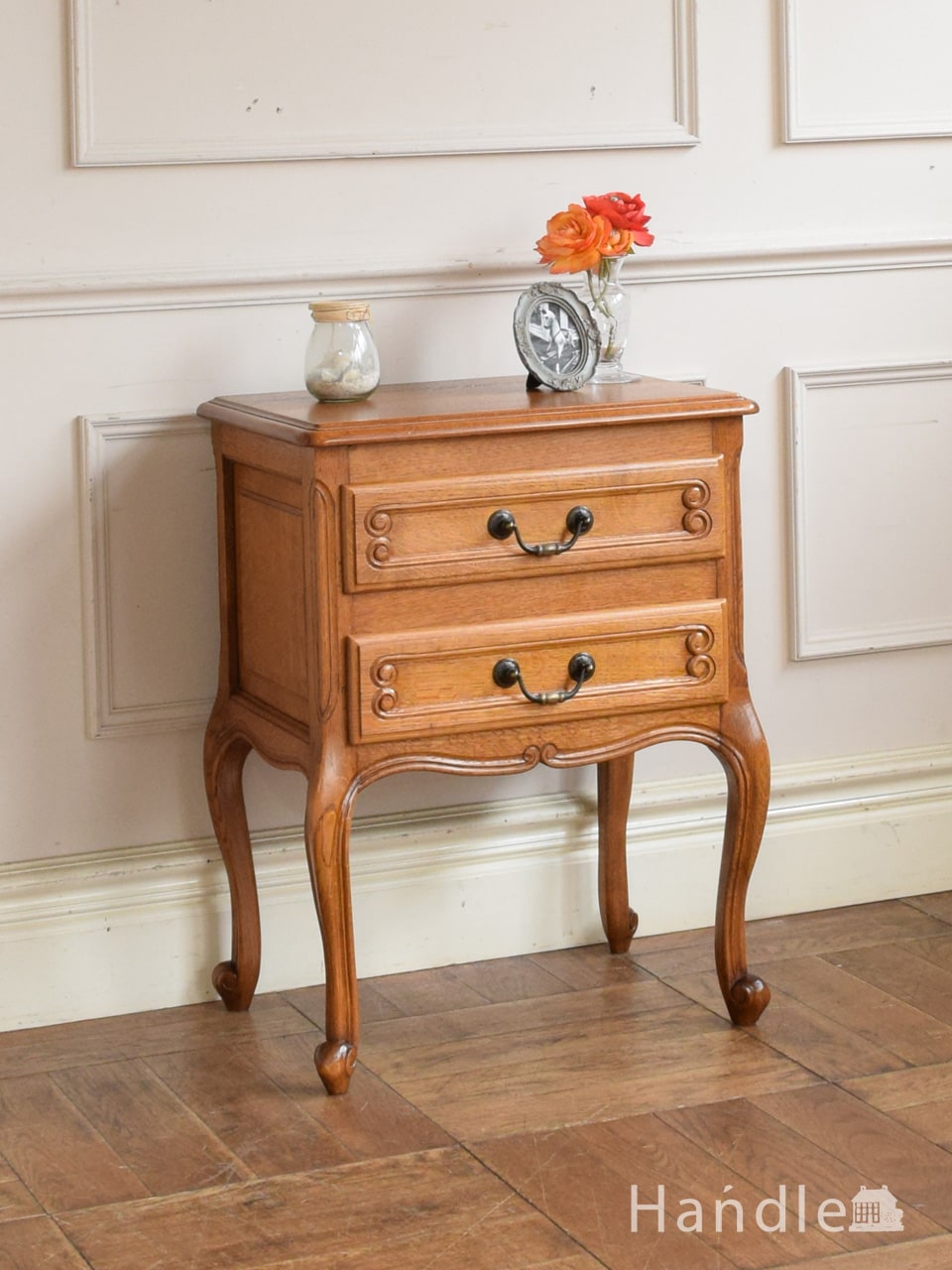 フランス輸入のアンティークチェスト、コンパクトサイズのナイト