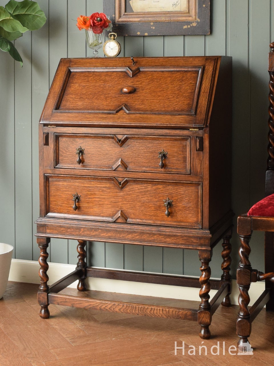 フランスのおしゃれなアンティーク収納付きデスク、美しい猫足の