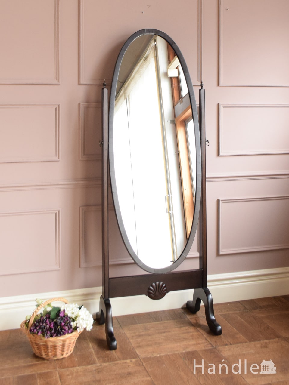 オーバル型の美しいシュバルミラー、実用的に使えるアンティークの姿見