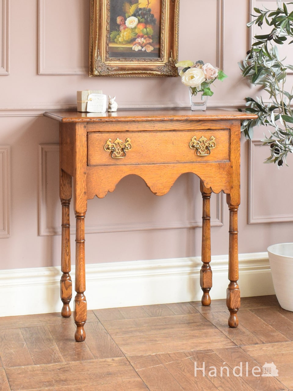 英国デザインのアンティーク家具、ハーフムーンのコンソールテーブル(m