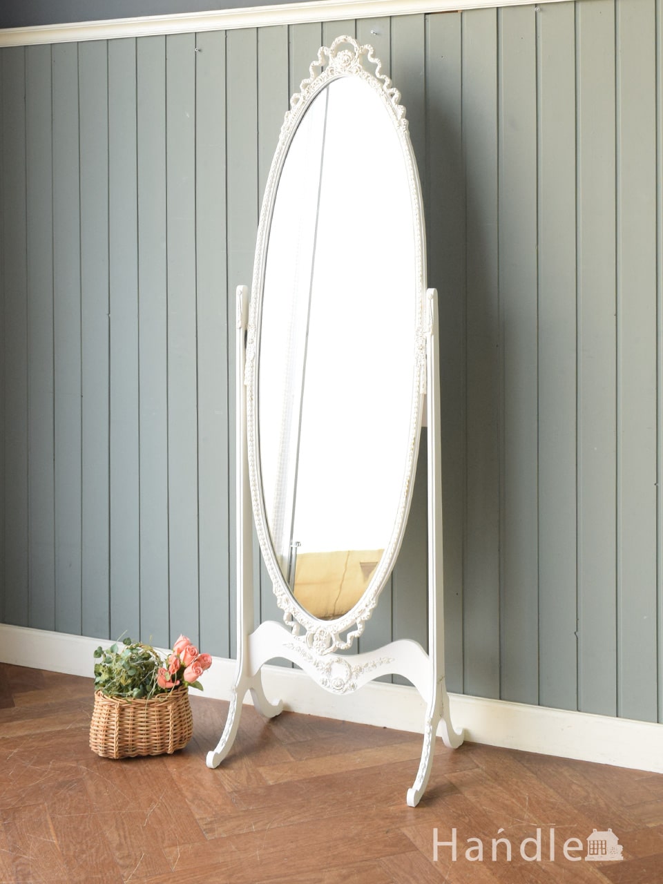 アンティークのおしゃれな木枠ミラー、優雅な彫が入ったゴージャスな