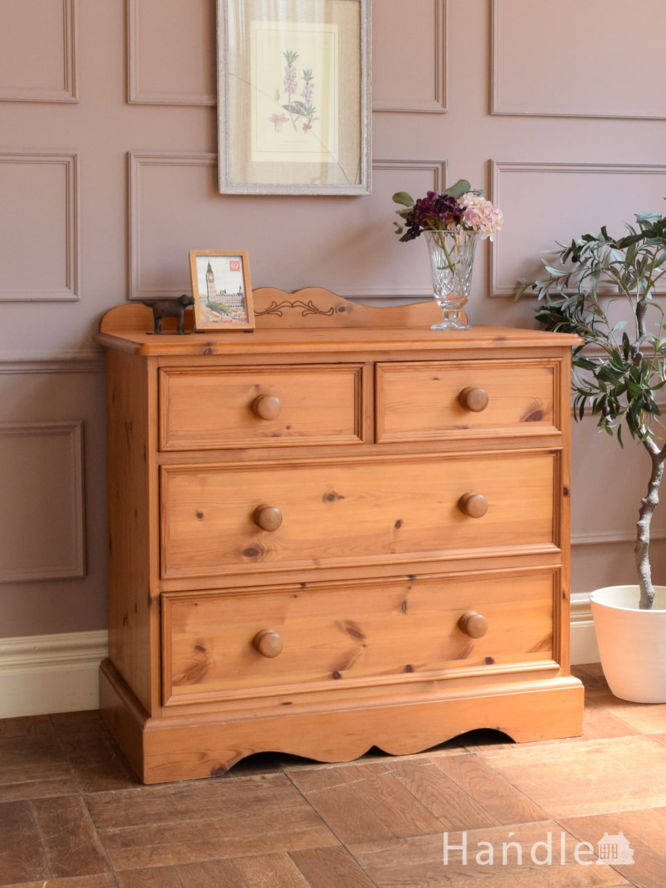 英国アンティークのナチュラルなチェスト、オールドパイン材の可愛い3