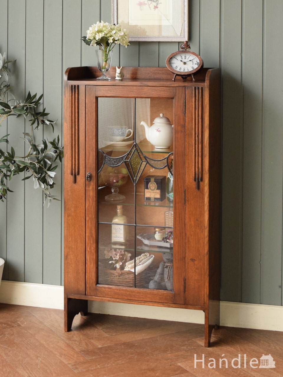 アールデコスタイルのおしゃれなアンティーク飾り棚、ステンドグラス扉