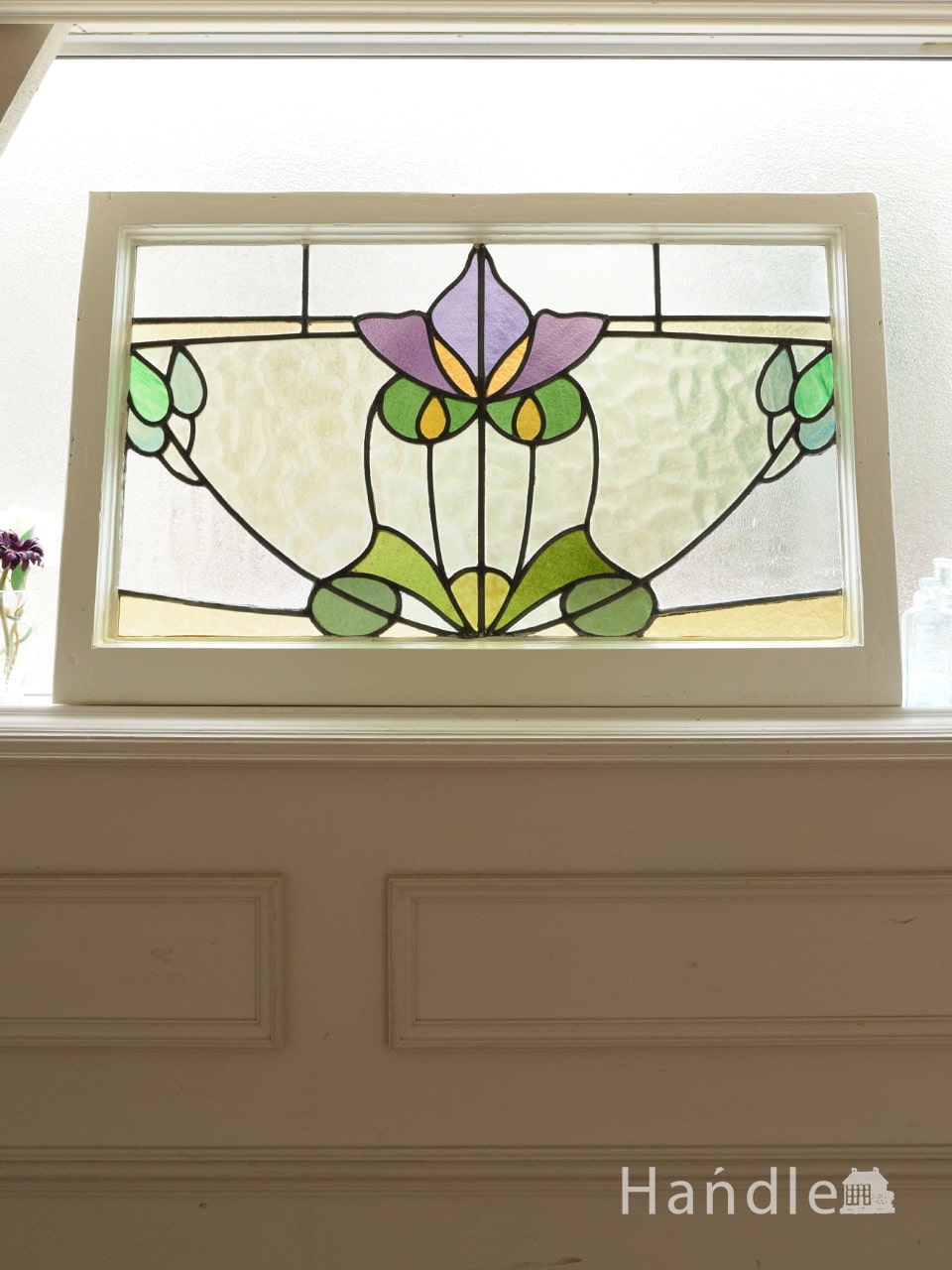 紫色のアールヌーヴォーのお花のモチーフ、アンティークのステンド