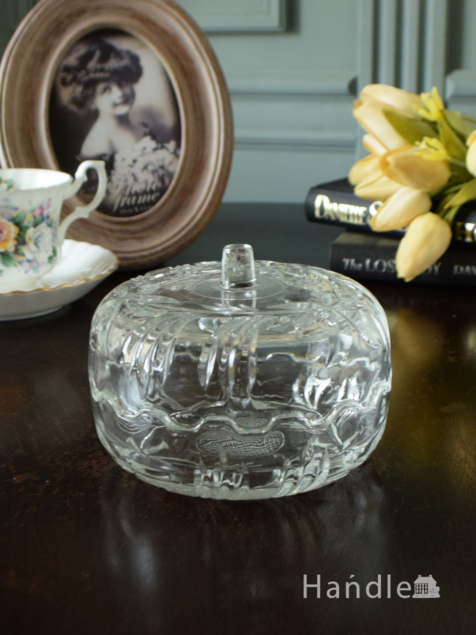 葉っぱの模様が型押しされたアンティークガラスのおしゃれなケース(pg