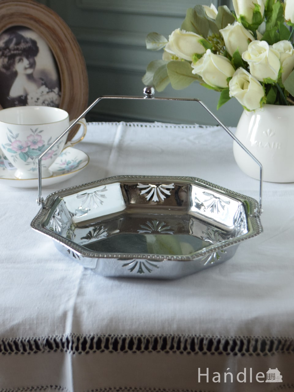 英国製シルバープレートのバスケット、透かし彫りが美しいカゴ(m-4597