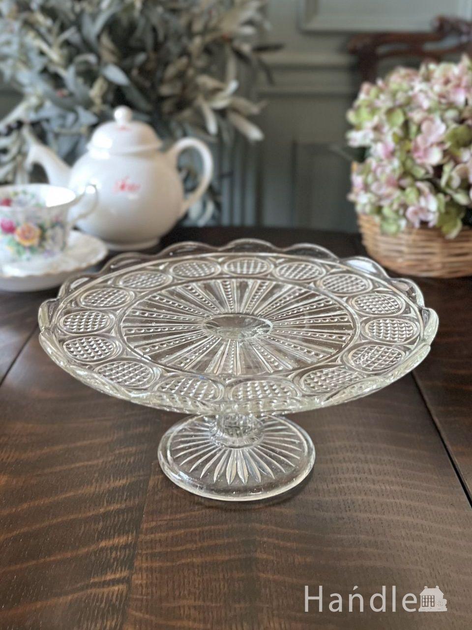 お花の形が可愛いアンティークのケーキスタンド、イギリスから届いた