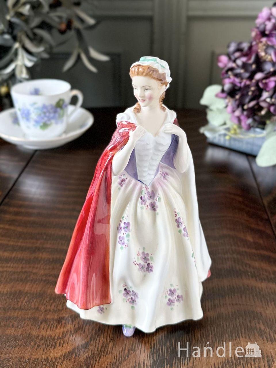ロイヤルドルトンのアンティーク陶磁器の人形、可愛いプリティレディの