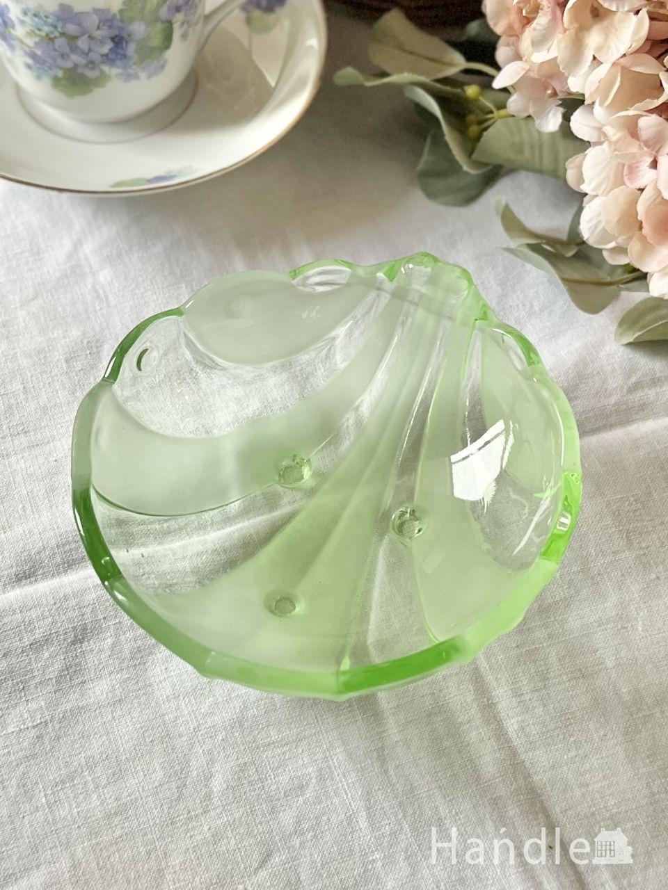 クリアガラスとミルクガラスが美しい、フェントン社のシルバークレスト