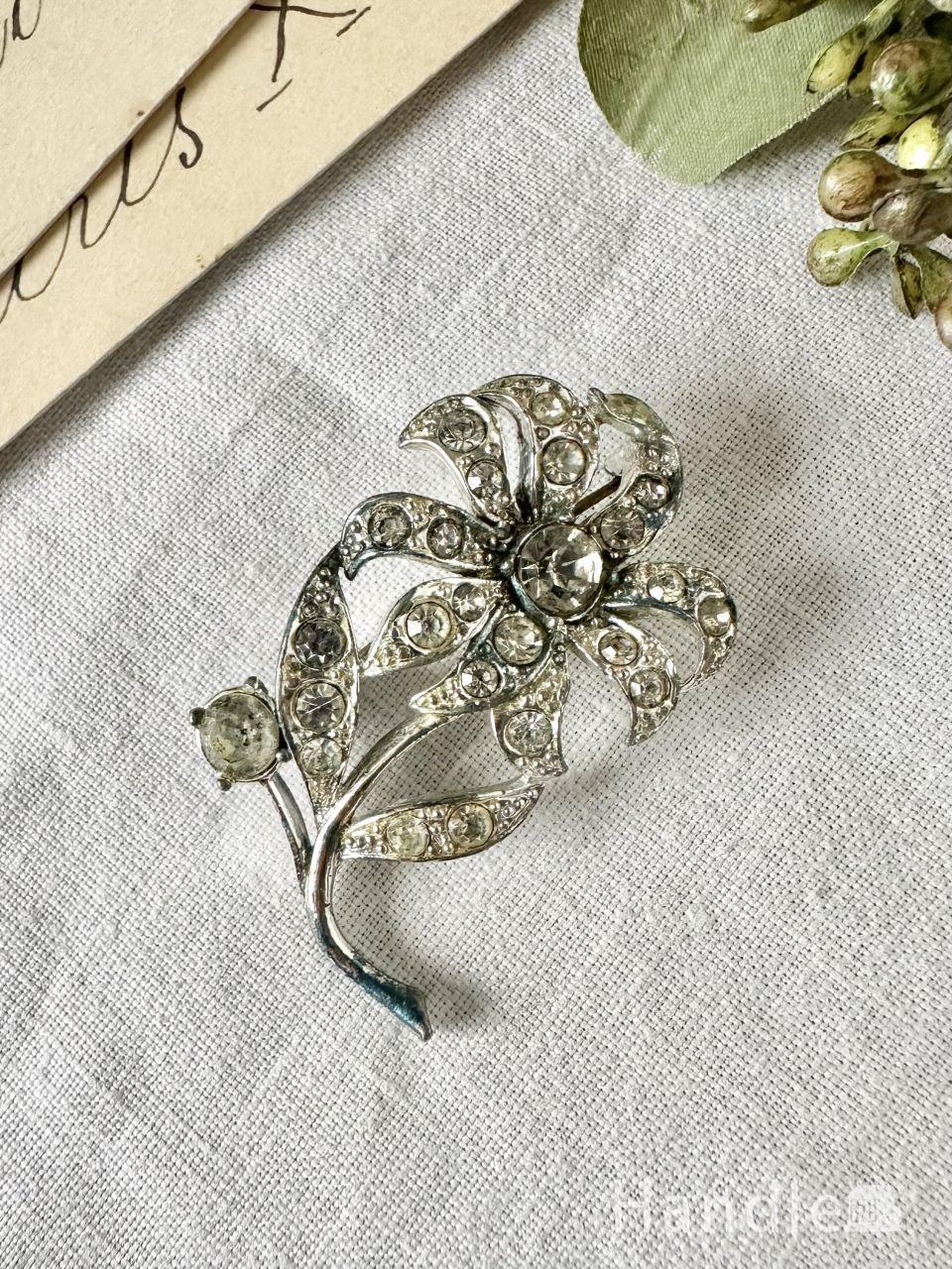 英国で愛されるあざみのモチーフのアクセサリー、アンティークの