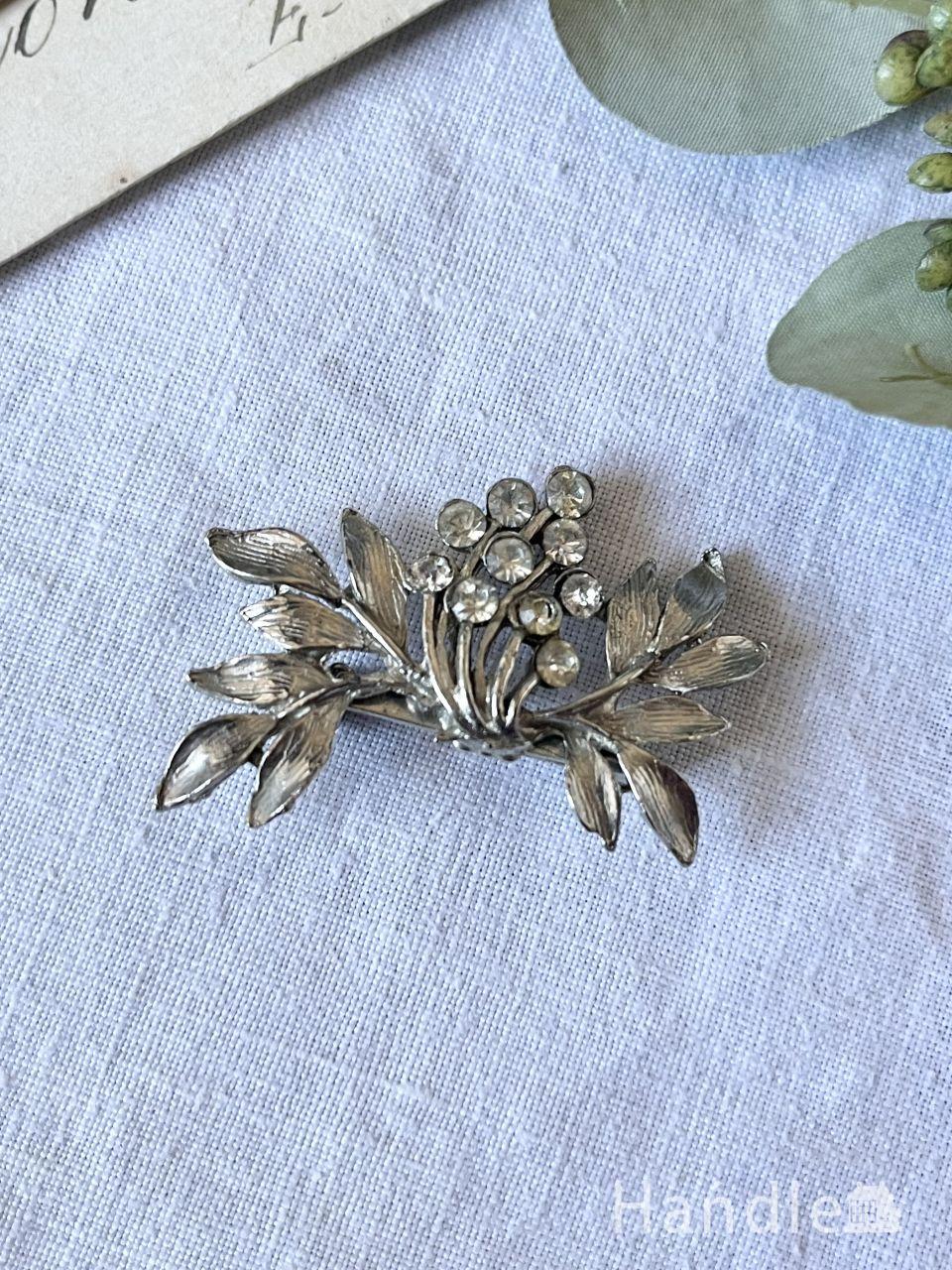 ブルー色のお花のモチーフが可愛いブローチ、イギリスから届いた