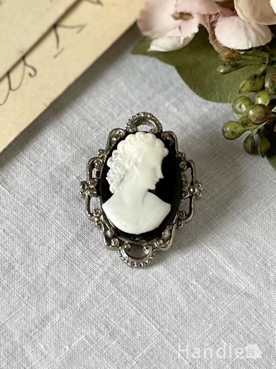 女性の横顔が浮かび上がるアンティークカメオ、おしゃれなアンティーク