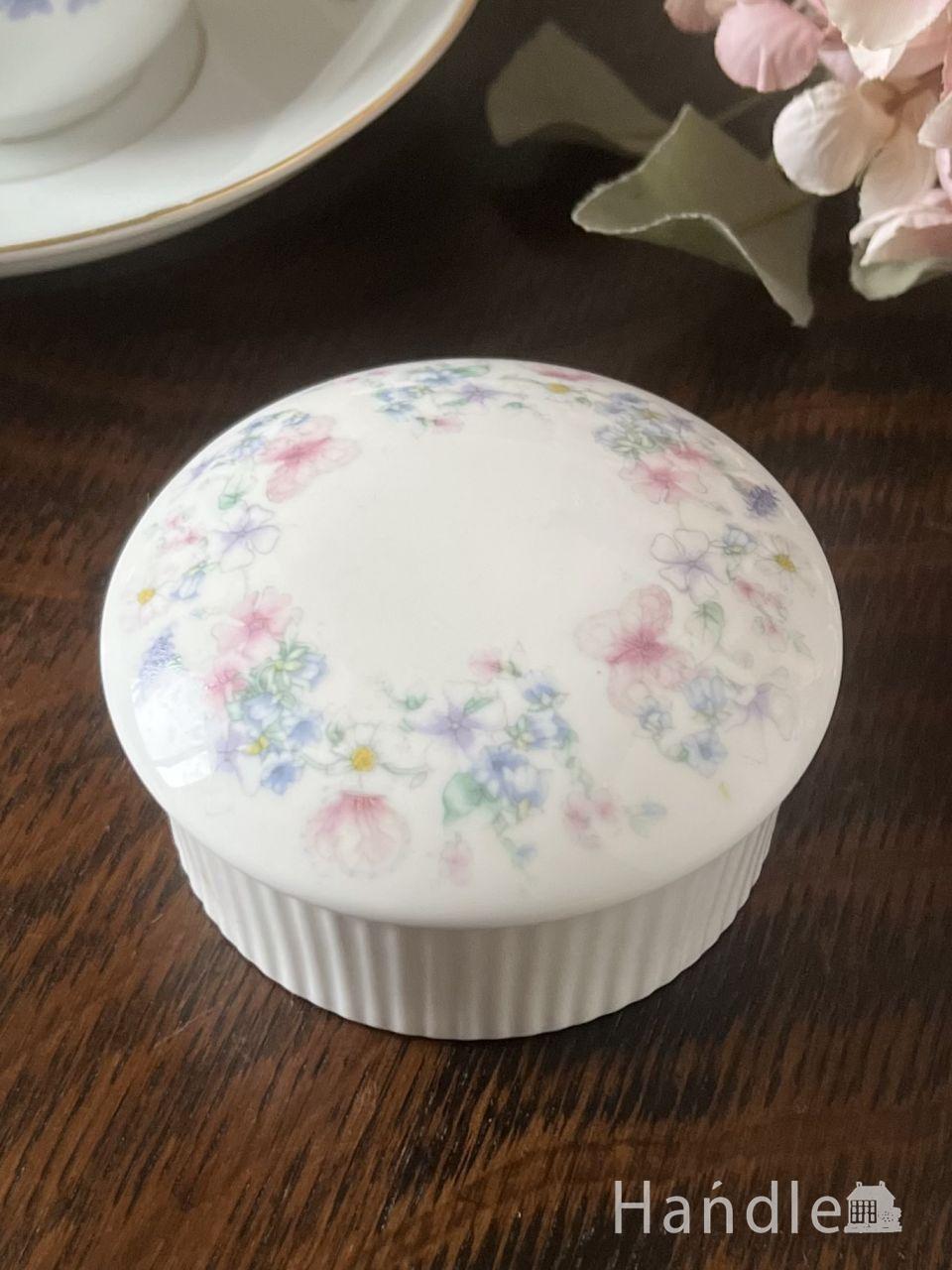 アンティークガラスの食器、イギリスのプレスドグラスのバター