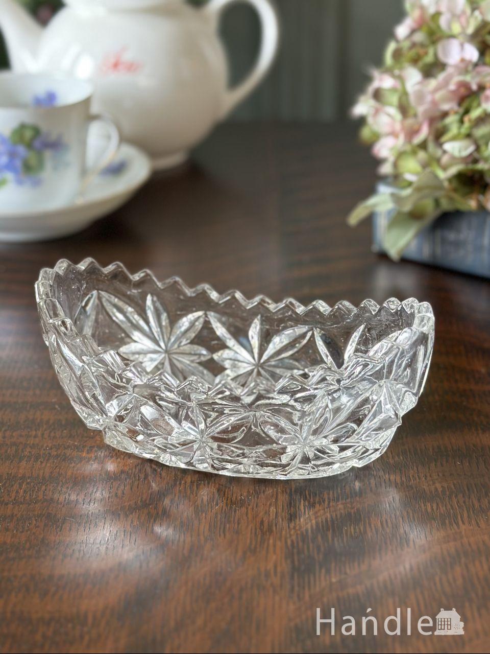 ディプレッショングラスのガラスボウル、エッチングが美しいエレガント