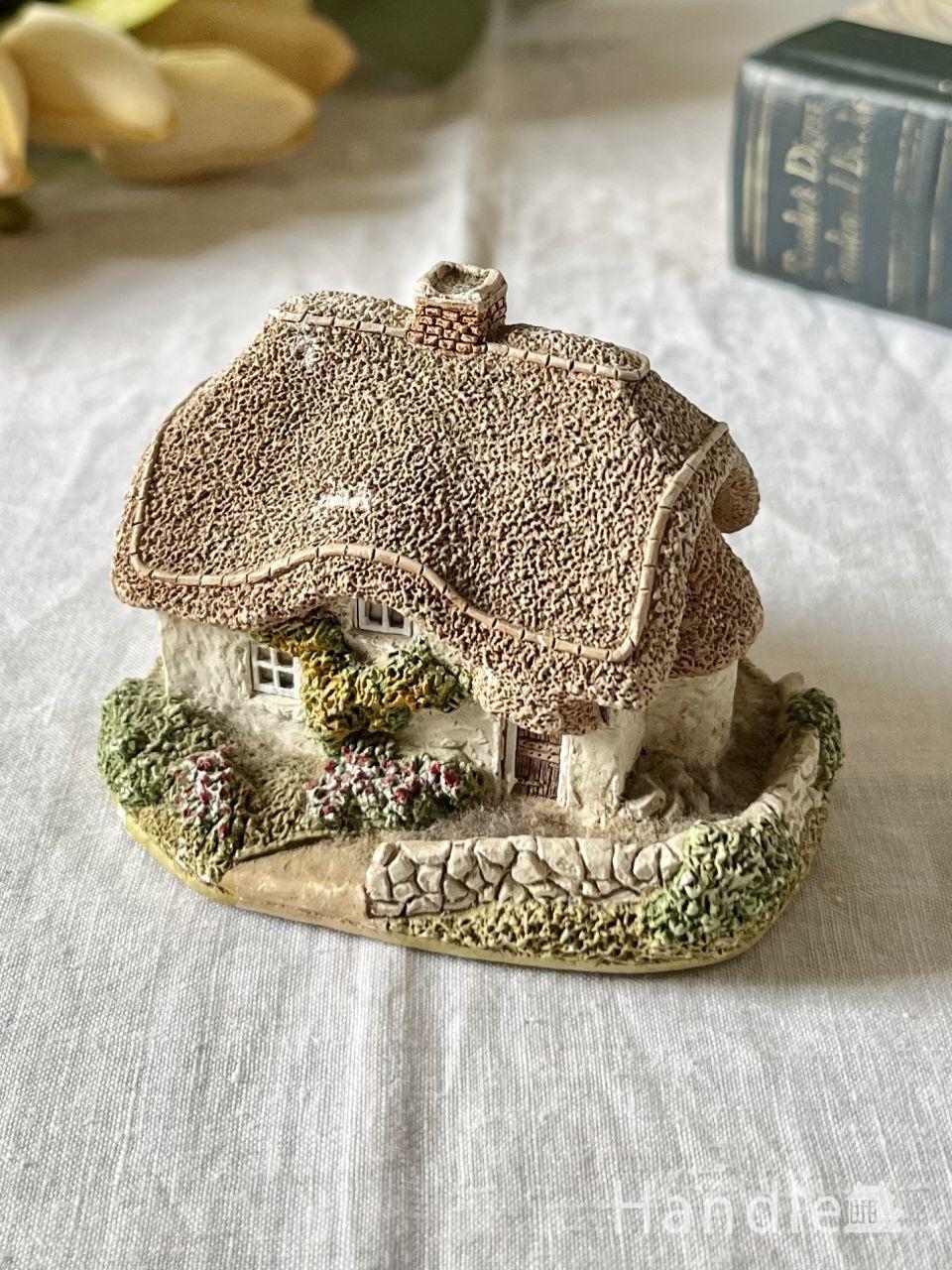 イギリスのアンティーク雑貨、すずらんが描かれた可愛いシンブル（指貫