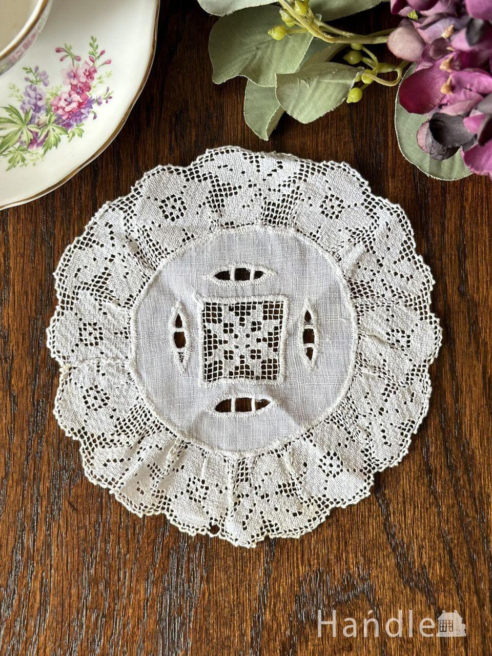 フランスから届いたアンティークのドイリー、フィレレースの