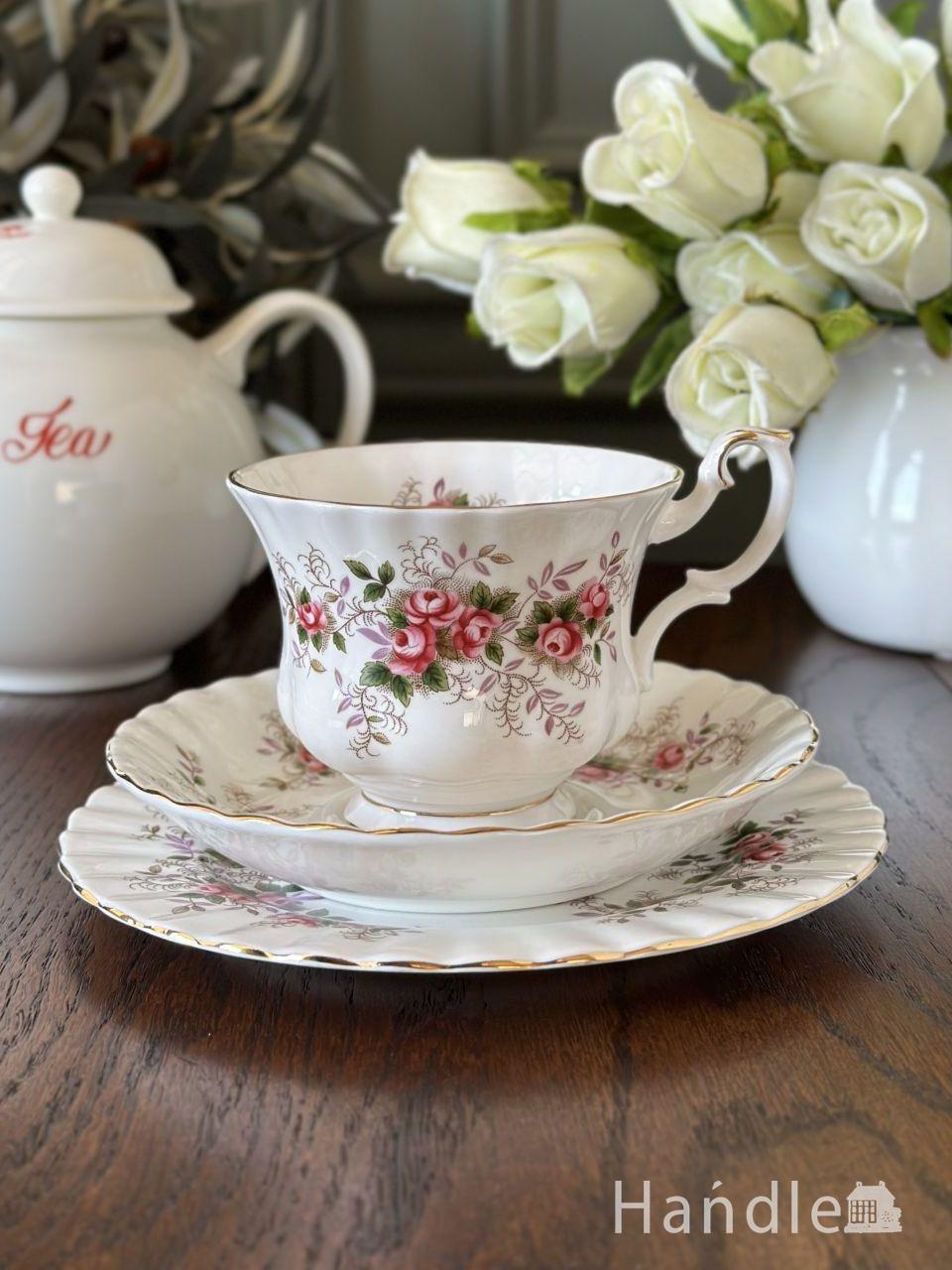 英国ロイヤルアルバート社のラベンダーローズ、アンティークのカップ